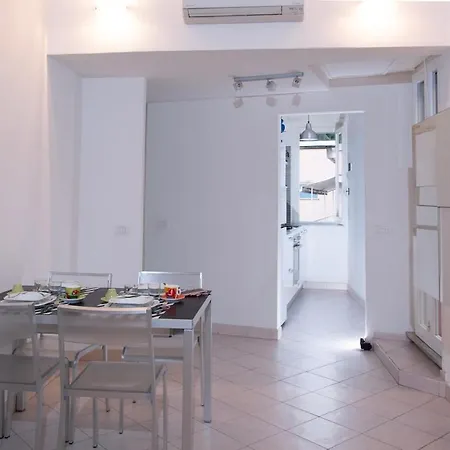 Moderno Con Terrazzo Lägenhet
