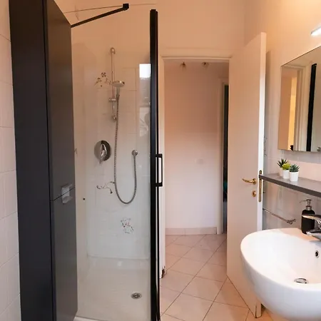 Moderno Con Terrazzo Lägenhet